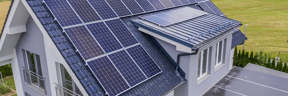 Erstes Solardach Versuchsprojekt über deutscher Autobahn