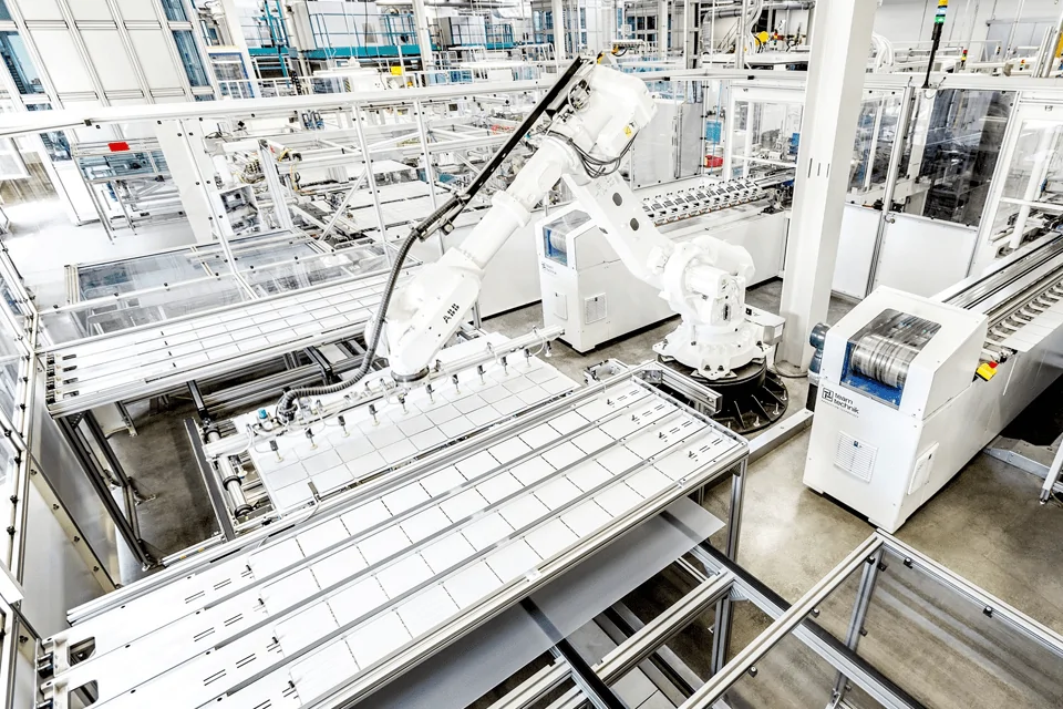 https://pro-ec.de/wp-content/uploads/2020/08/heckert-solar-produktion-compressor.png